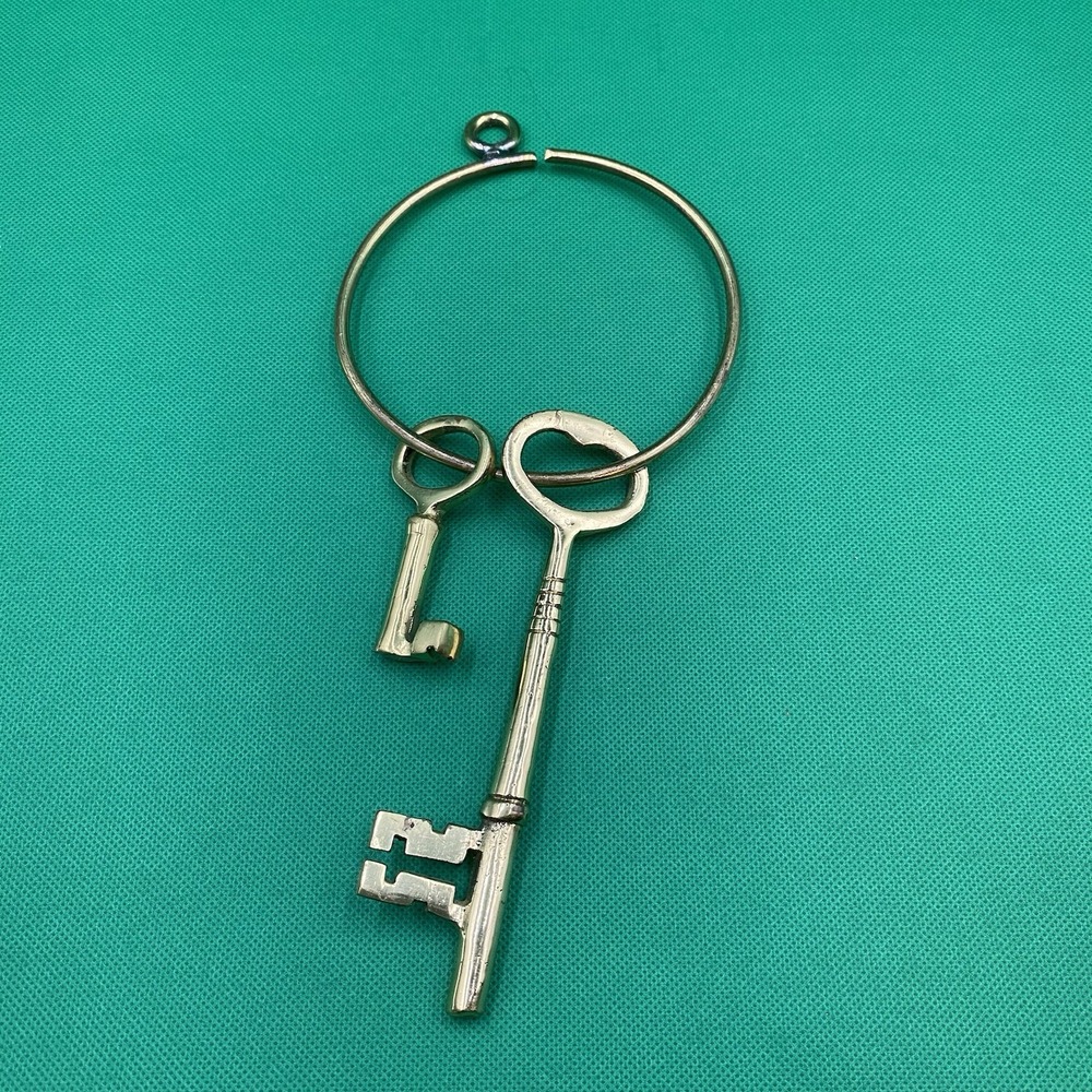 Silver Tone Metal Skeleton Key Keychain w/ Large Split Ring & 2 Decorative Keys